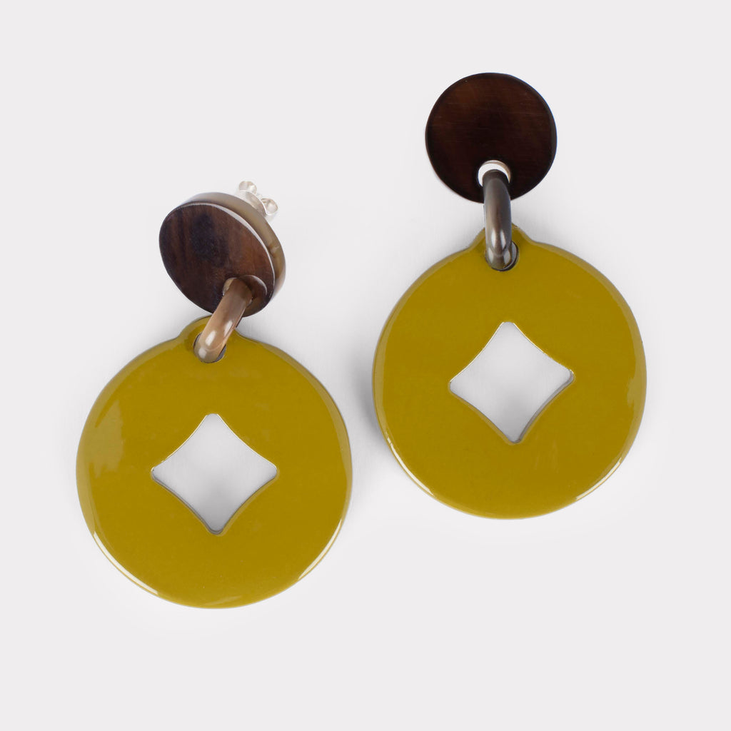 Andrea earring: lacquered cutout earrings in buffalo horn. Color: lime.