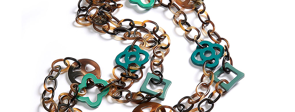 Ocean necklace: Repeating lacquered floral buffalo horn pendants. Small oval links sautoir.
