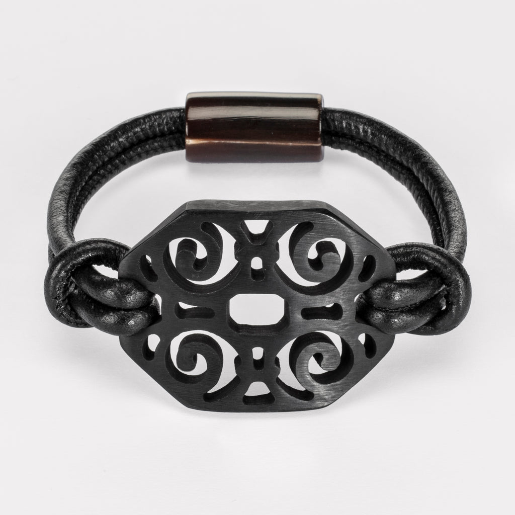 Elena bracelet: Carved Artdeco bracelet in natural buffalo horn. Color: black mat..