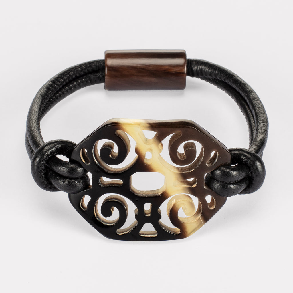 Elena bracelet: Carved Artdeco bracelet in natural buffalo horn. Color: brown shades.