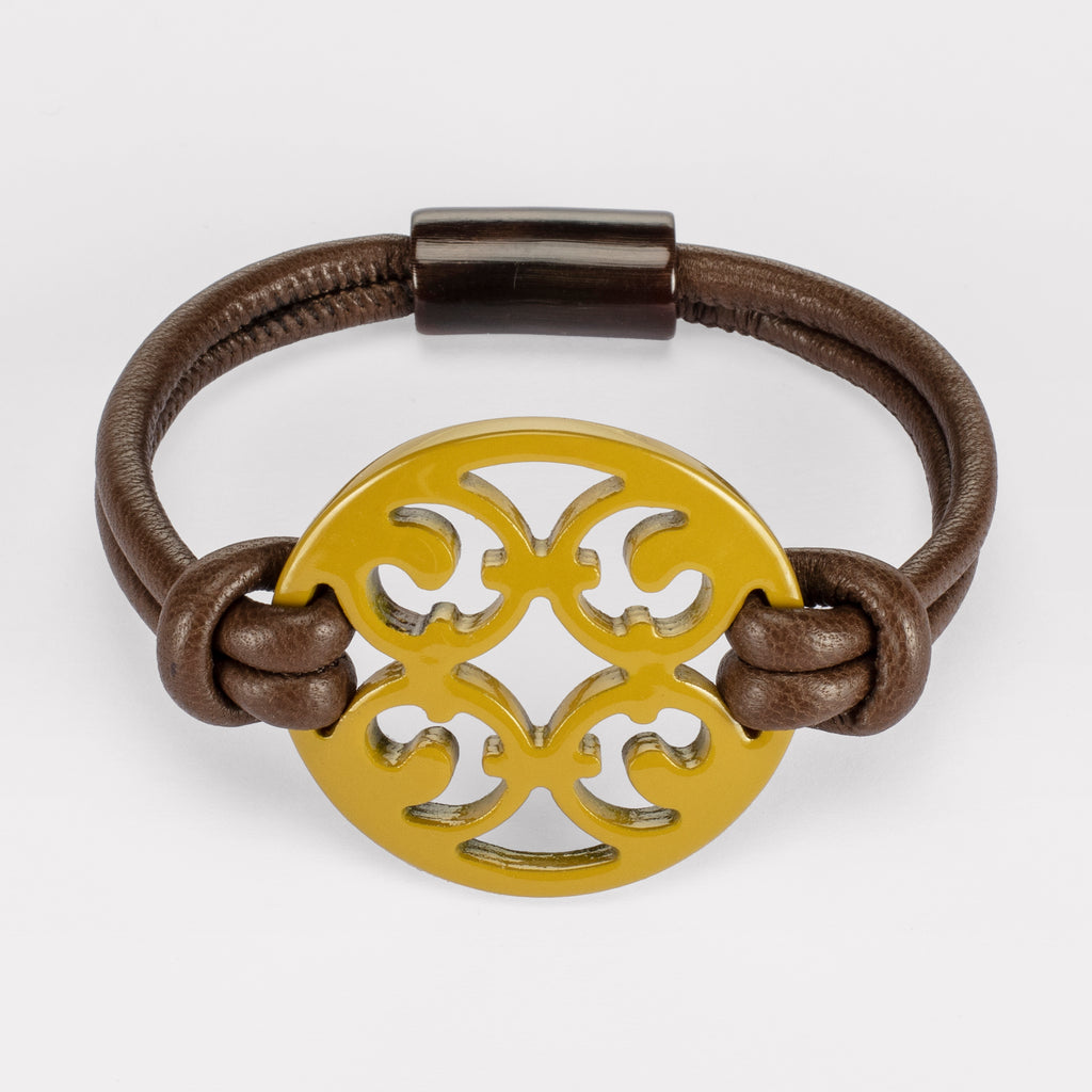 Porto Gothic bracelet: Carved Gothic bracelet in natural buffalo horn. Color: mustard..