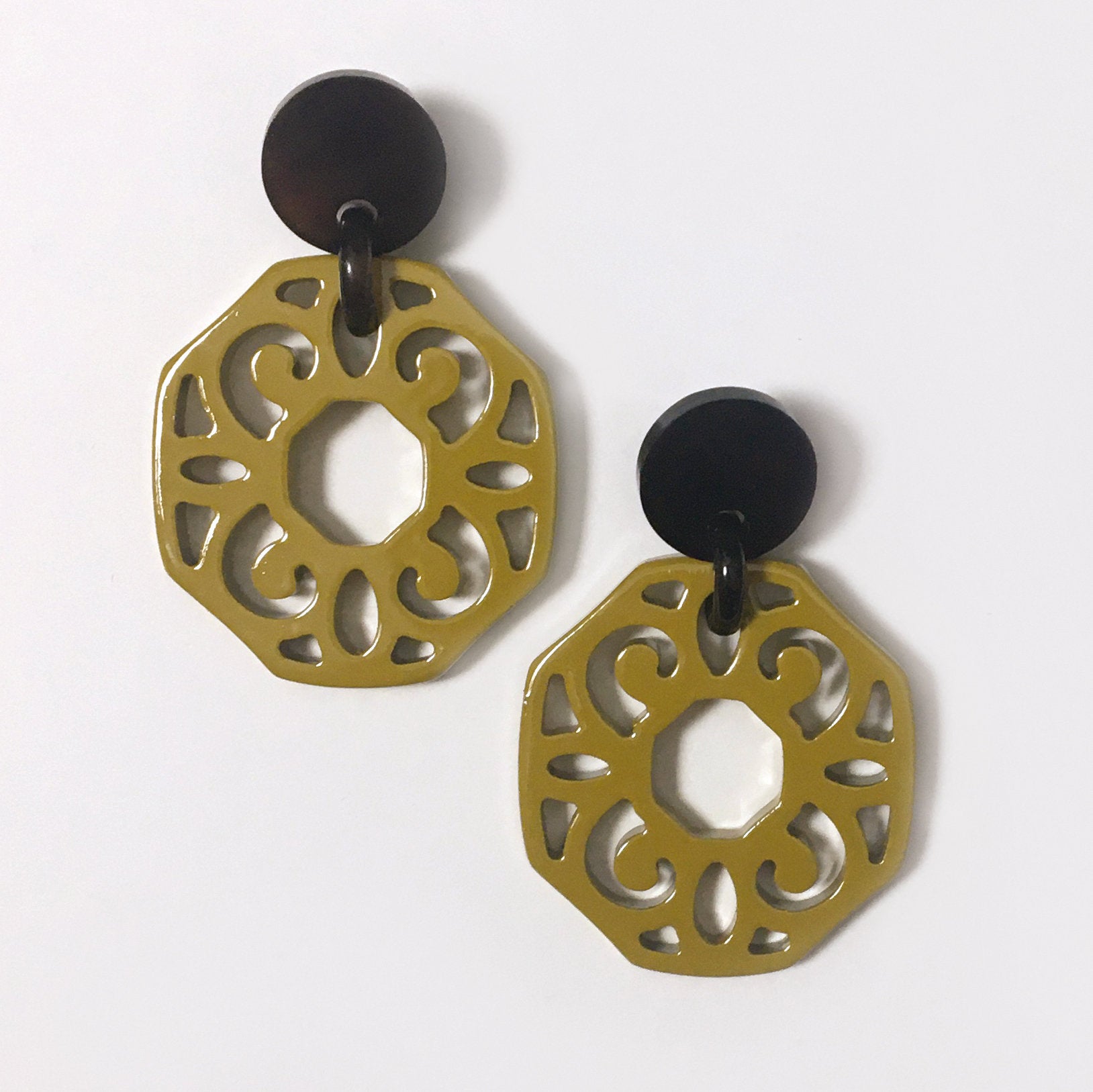ENTDECKEN SIE UNSERE ZEITLOSEN HORN-OHRRINGE | Yael Nadiv Jewelry
