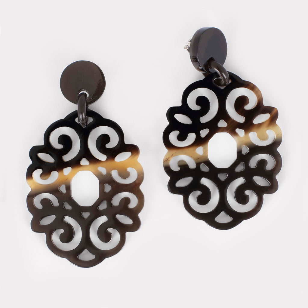 Majestic earrings: Large carved ornament earrings in buffalo horn. Color: brown shades.