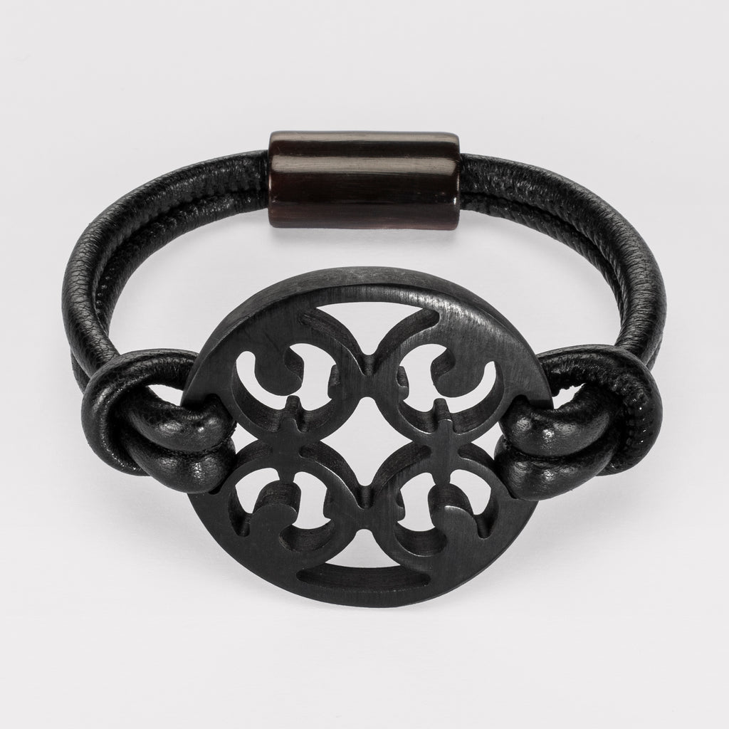 Porto Gothic bracelet: Carved Gothic bracelet in natural buffalo horn. Color: black mat..