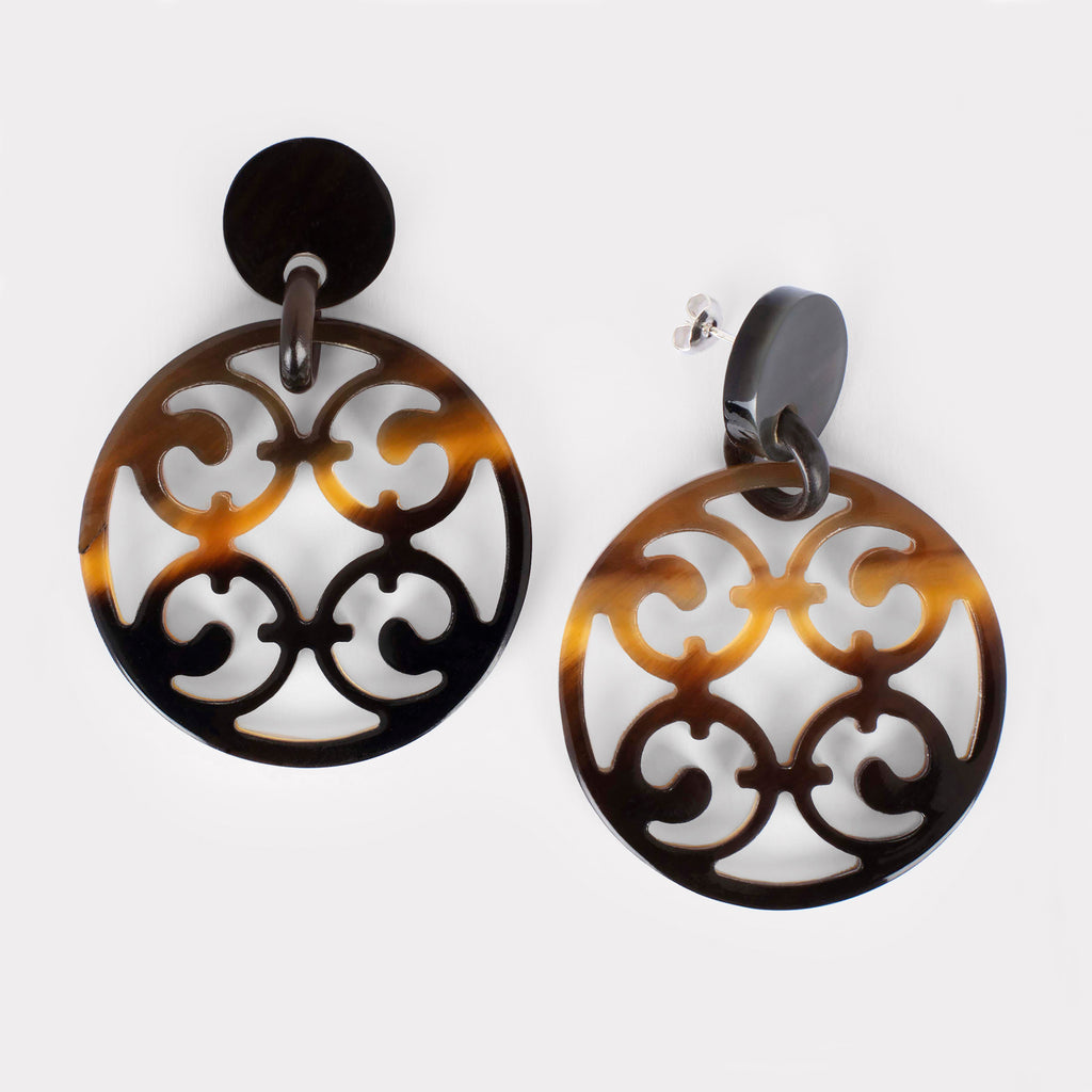 Porto earrings: Carved lacquered Gothic earrings in buffalo horn. Color: brown shades..