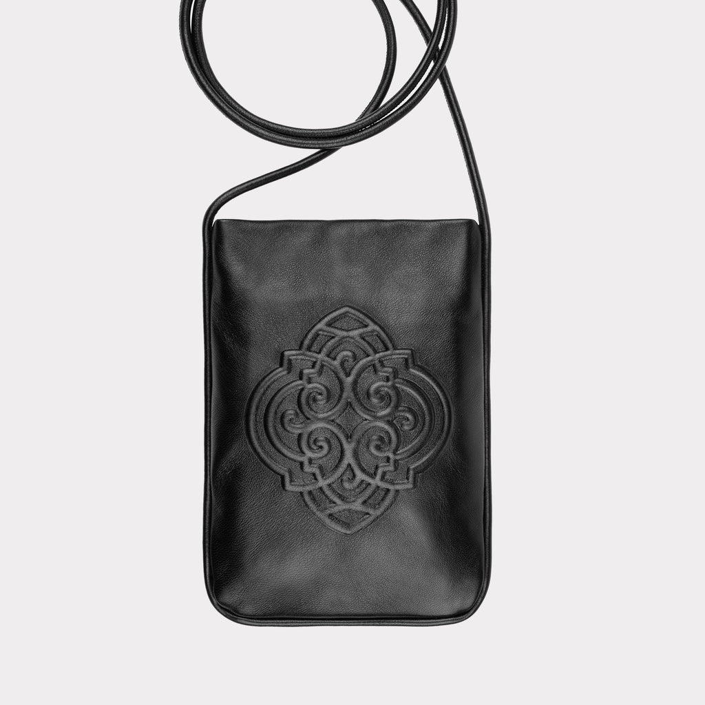 Carmen pouch: Embossed cross-body leather bag. Color: black.